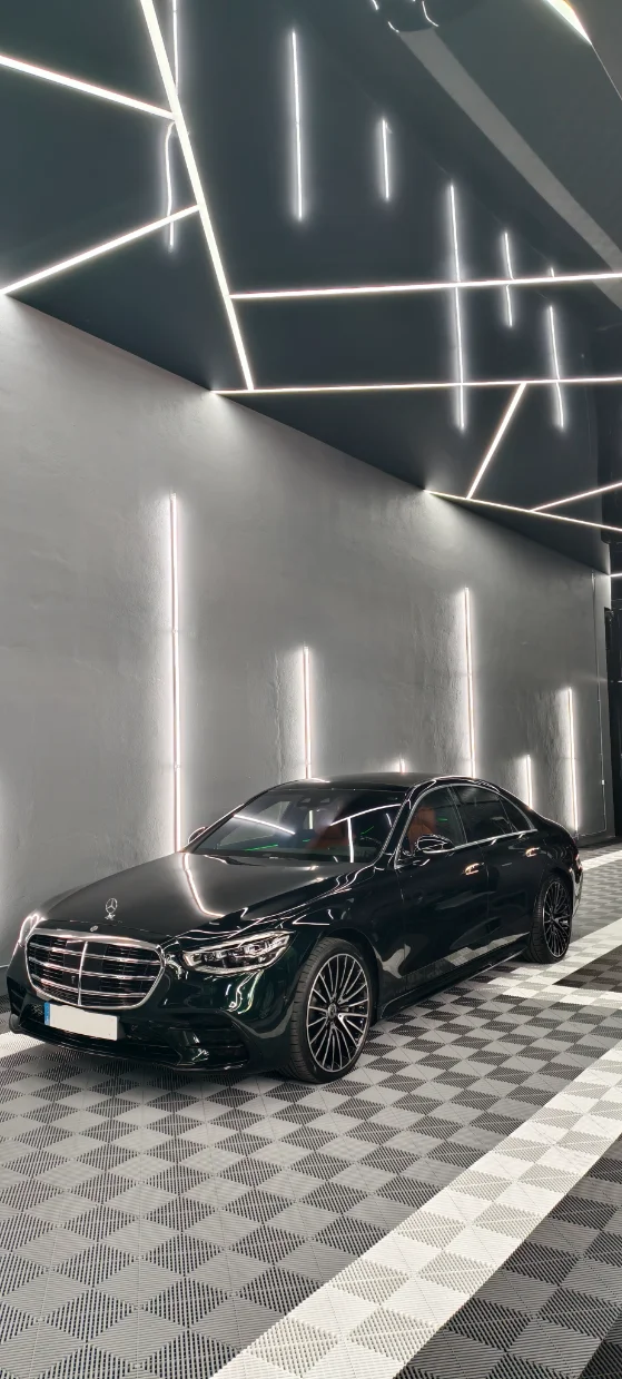 custom-garage-marbella-techo-tensado-led garage custom cars marbella stretch ceiling luxyry cars<br />