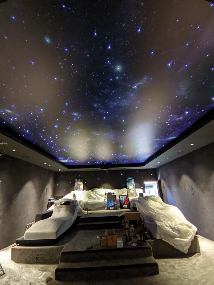 sala de cine en casa de lujo